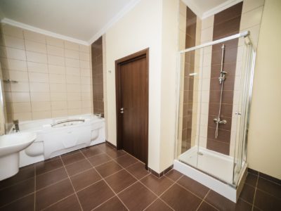 фото ванной комнаты в таунхаусе 4 спальни 960