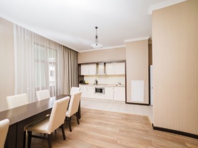 фото кухни-гостиной в таунхаусе 4 спальни 960